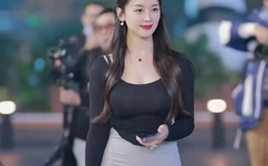 抓着班主任的两只大兔子视频